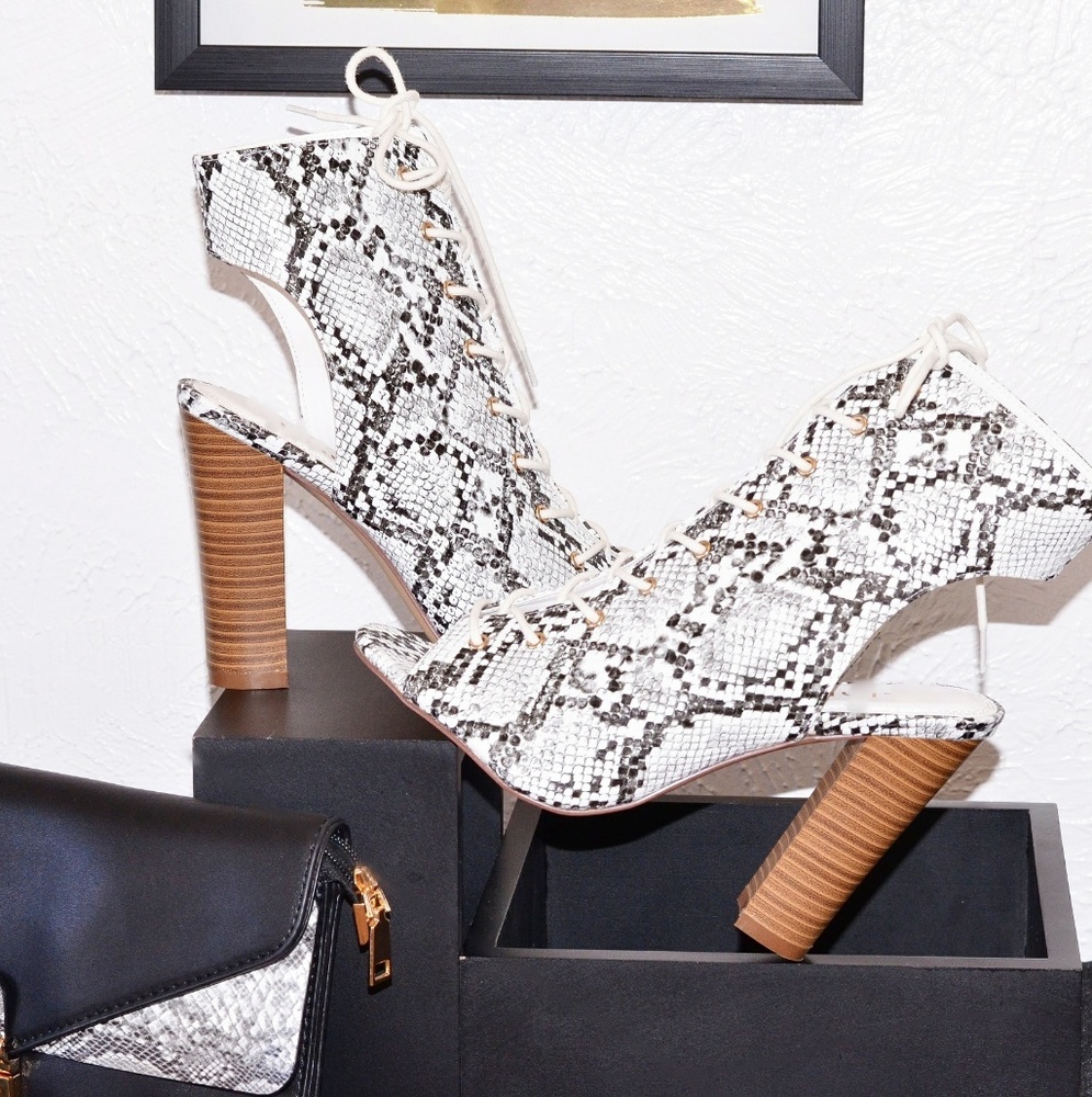 🆕️ Snake Print Heels - Picture 6 of 6